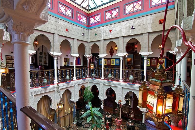 Interior of the Villa Zorayda Museum that shows off the Moorish-inspired architecture. Credit: OliviaBM123, WikimediaCommons