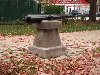 The Civil War Memorial was erected in 1909 to honor those who served in that war. Its centerpiece is an actual canon from 1864.