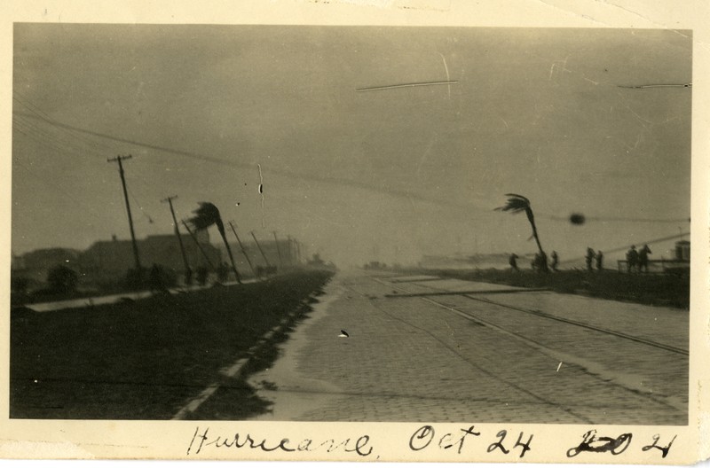  The Tampa Bay (or Tarpon Springs) Hurricane of 1921 in St. Petersburg, Florida. The Tampa Bay Hurricane of 1921 was the last time a hurricane made a direct hit in Pinellas County. This hurricane blew the Safety Harbor Church off of it’s foundation. Fourteen years later, the Labor Day Hurricane of 1935, which skirted Pinellas County between landfalls on the Florida Keys and Northwest Florida, blew off the church’s roof. 