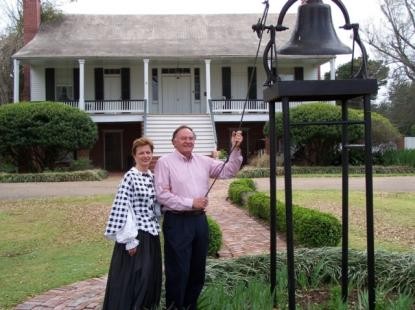 Buddy and Lynette Tanner in front of the plantation home