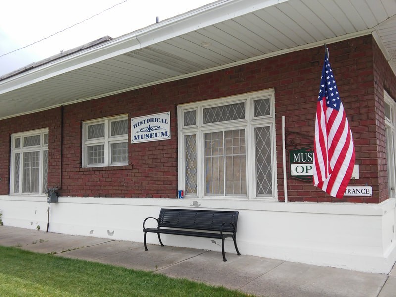 Window, Property, Fixture, Flag of the united states