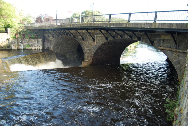 2009 Photo, Pawtucket Falls and Main Street Bridge. 