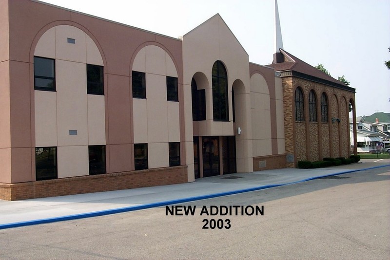 In 2003 the 1921 sanctuary was demolished and replaced with a new educational wing. 