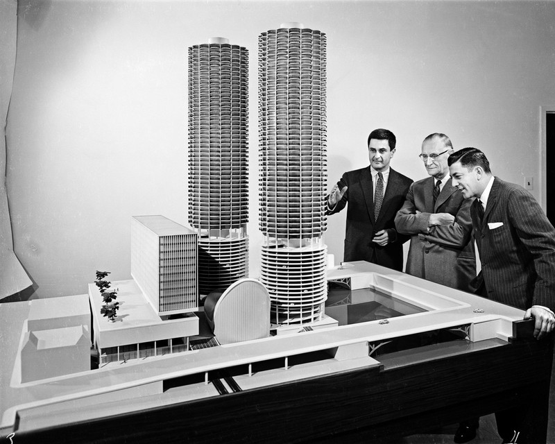 Bertrand Goldberg, left, with a scale model of Marina City.