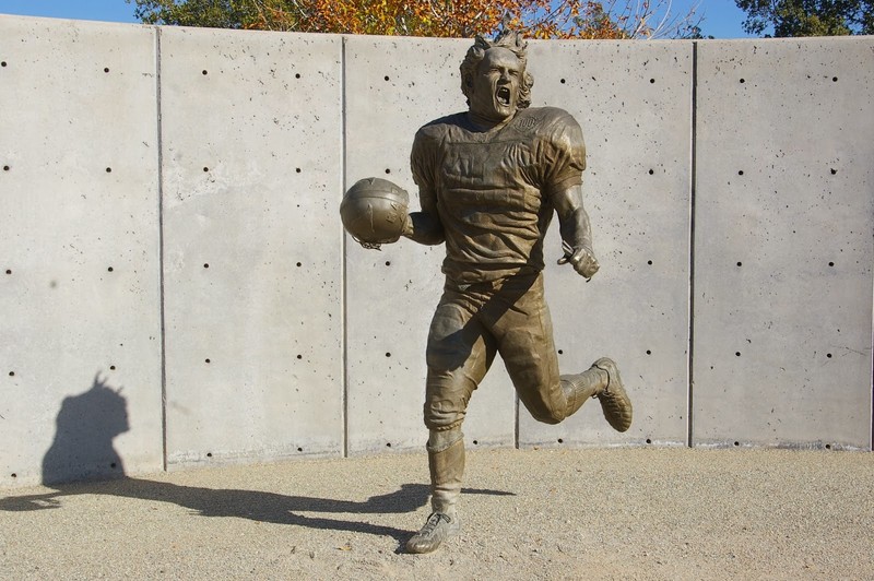 Stadium Aerials A memorial statue of Pat Tillman at State Farm Stadium  reflection pond, Monday, Dec.