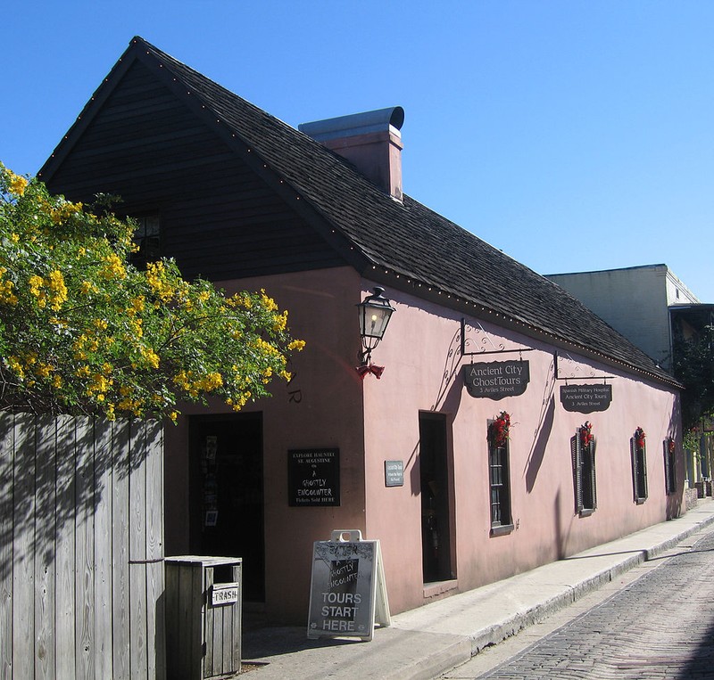 Oblique view of the front of the Spanish Military Hospital Museum. Credit: Leonard J. DeFrancisci