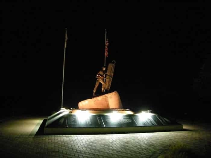 Beautiful photo of the monument at night