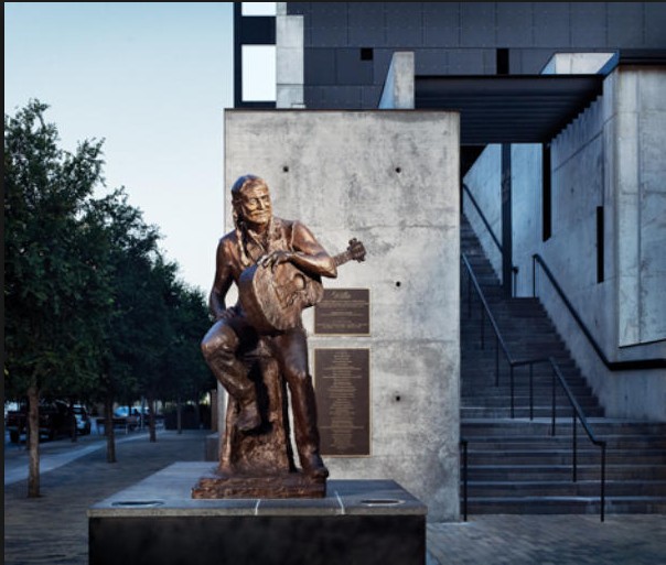 View of Wille Nelson statue from the front. 