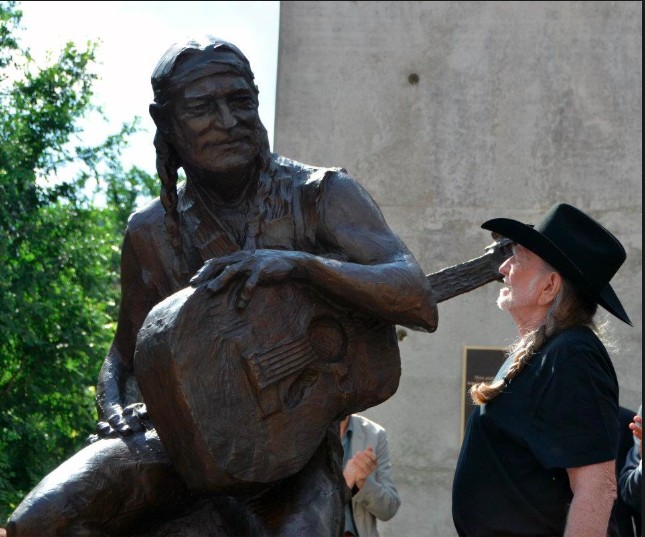 Willie Nelson admiring the Statue the day of the dedication. 