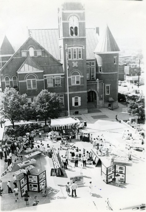Creative arts exhibit in the courthouse plaza, 1966