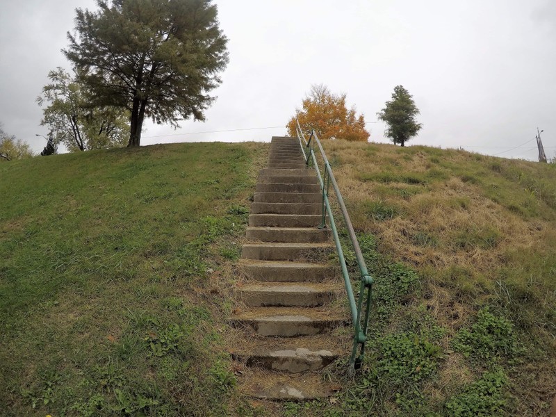 Fairbanks Avenue, leading to Price Hill, sits at the top of this staircase. Both Fairbanks Avenue and River Road were raised 15 feet to prevent flooding during improvements. The elevation of the roads is indicated here.