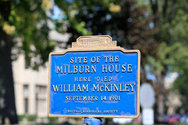 Plaque marking the now-demolished Milburn House