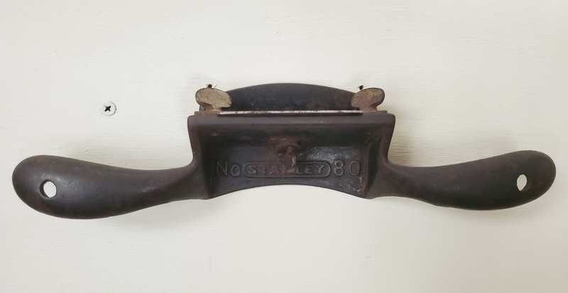 Spokeshave: Used to smooth and shape wood. Often used in the making of masts, oars, and spars.