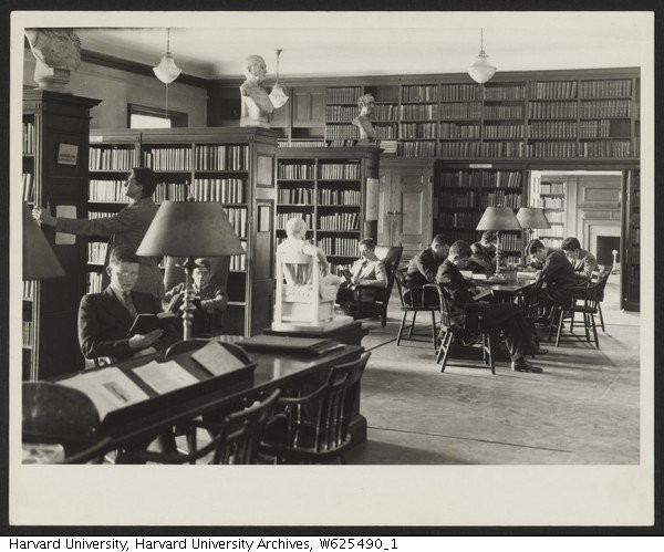 1936 photo of the Freshman Library in the Harvard Union. After the start of the House system the Union transitioned into an institution solely used as a center for freshman life.