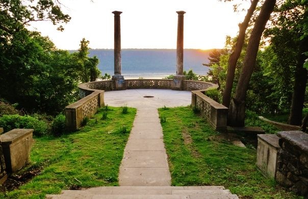 Overlook of Hudson River from the Park