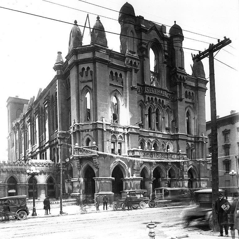 The Old Columbus City Hall, which stood at this spot until it was destroyed by fire in 1921.