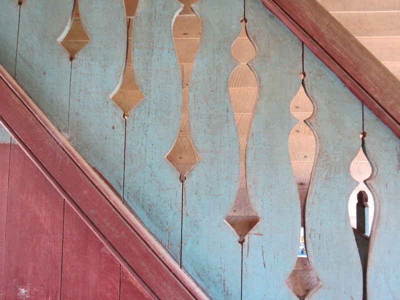 Decorative woodwork on the staircase 