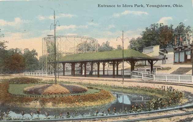 Postcard from the 1910s depicting the entrance to Idora Park. 