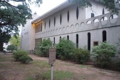 A marker commemorating the Colfax Massacre is located near the parish courthouse