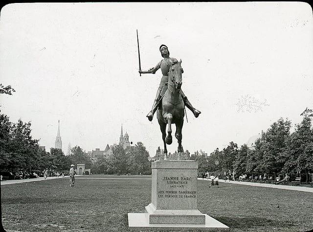 Standing, Sculpture, Monochrome photography, Monochrome