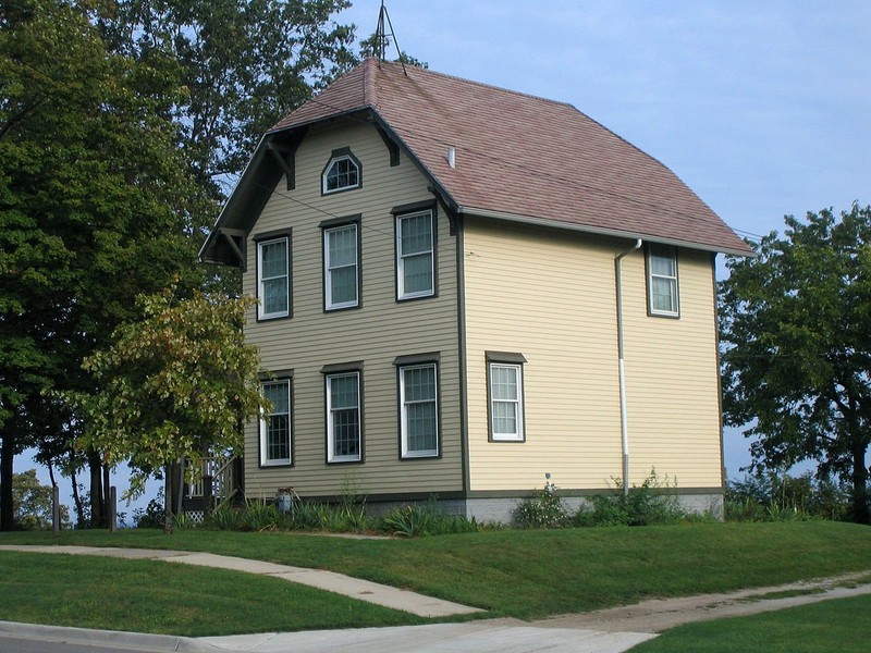 The lightkeeper's residence was built in 1872 and is now the Marialyce Canonie Great Lakes Research Library, which is operated by the Michigan Maritime Museum.