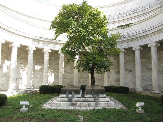 Inside the Harding Memorial