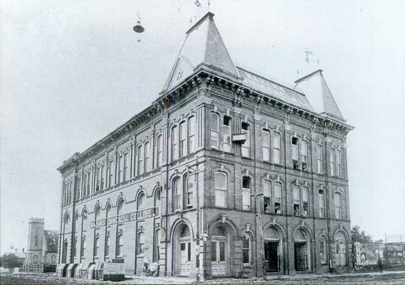 Sherman Masonic Temple and Opera House open from 1881 to 1918