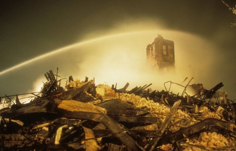 Picture of the Hotel Washington during the fire, taken by Michael Murnan Smith on 18 February 1996. This photo was later used by the band The Waterdogs as the album art of their CD “Thermal.” Photo accessed from Wisconsin State Journal Online.  