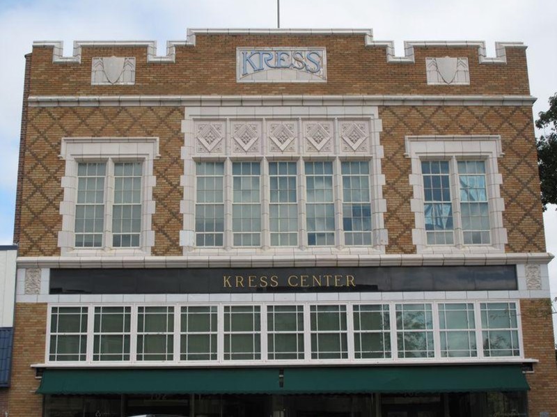 Detail of main (west) elevation of Kress Building in 2014 photo (KSHS)