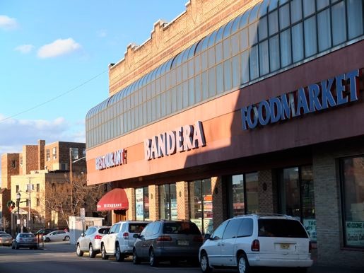 Here is the entrance of Mi Bandera located on 32nd St and Bergenline. The location of the establishment itself is very important. There is a high volume of people who pass back and forth all day. Especially where the train and bus station is located just a block away. Not only that, but it is on Bergenline avenue as well which is the melting pot of all of Hudson County.