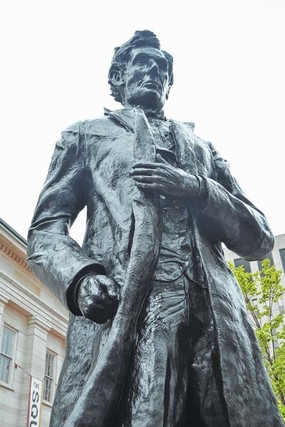 A close-up of the Lincoln statue. Photo by Richard Gotschall.