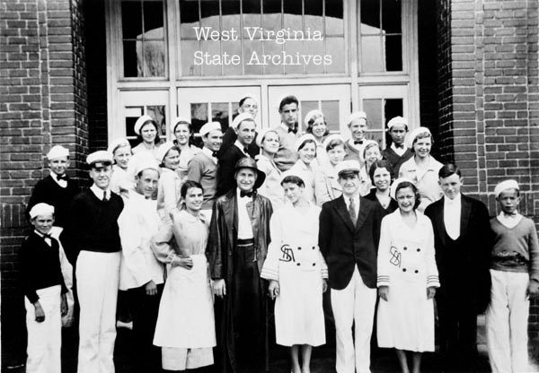 1932 cast of Hurricane High School production of the operetta "Sailor Maids"