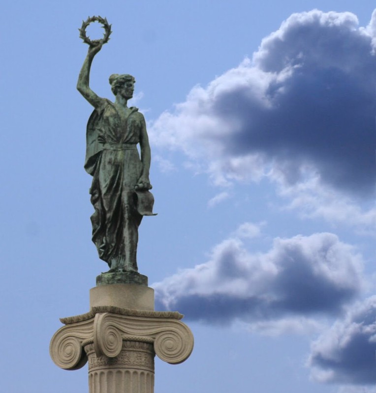 This is a picture of the statue at the top of the monument. 