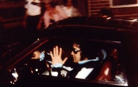 This is the last known photo of Elvis Presley before his death in 1977.