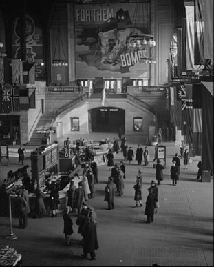 Historic Black and white photograph inside Chicago Union Station