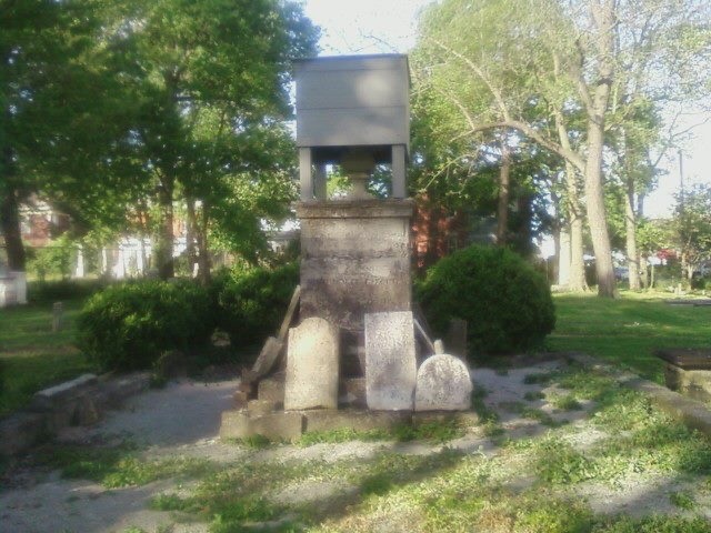 Mega-Tomb in The Old Episcopal Burying Ground