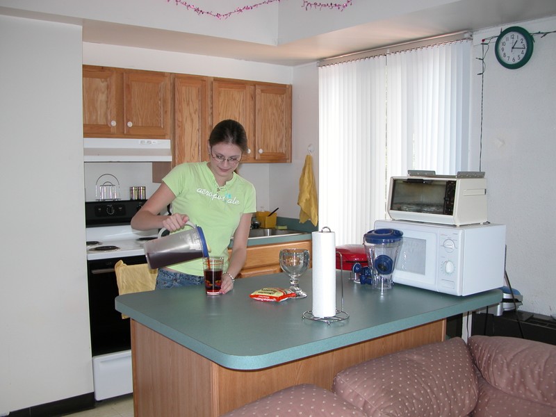 Chesapeake Hall, Student in Kitchen