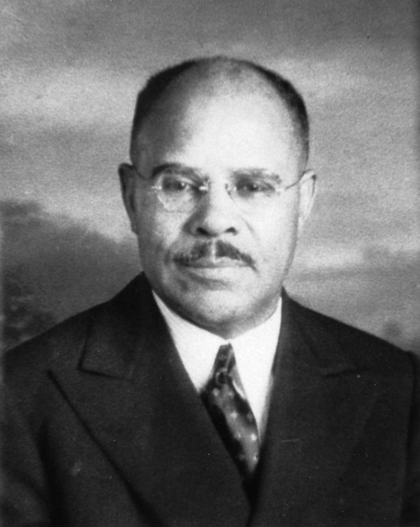 A picture of Dr. Alonzo Kenniebrew.
