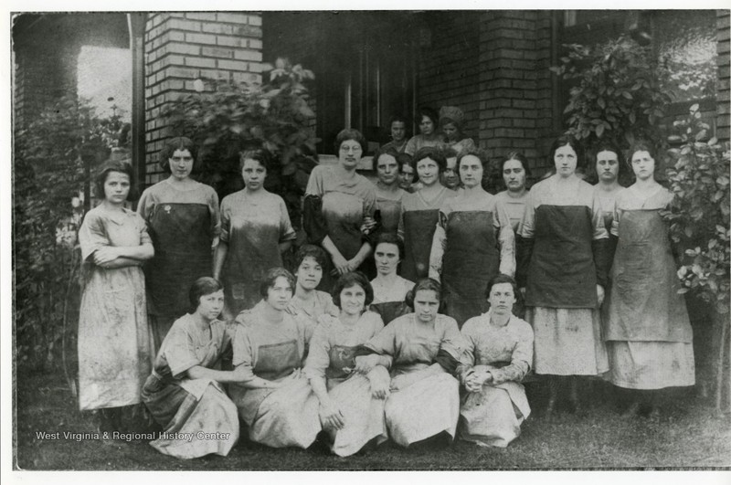 Workers at the mill around 1915.