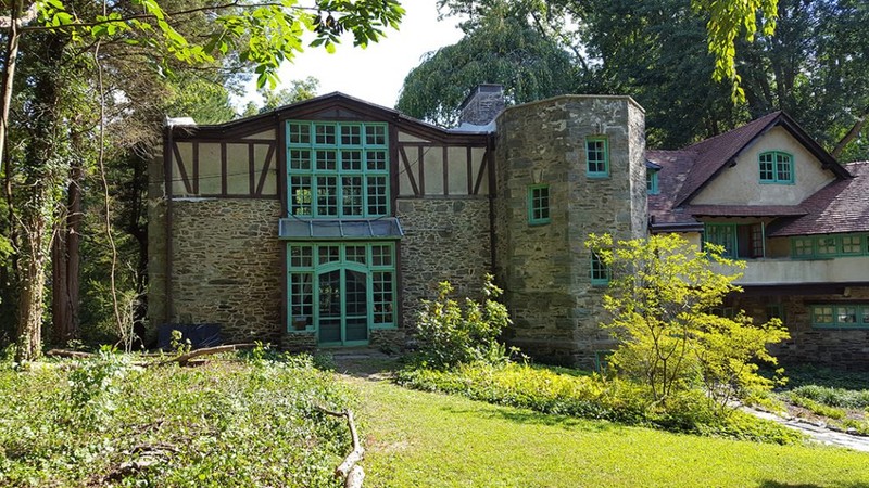 The Thunderbird Lodge with the former art studios on the left, octagonal staircase center, and residence on the right.