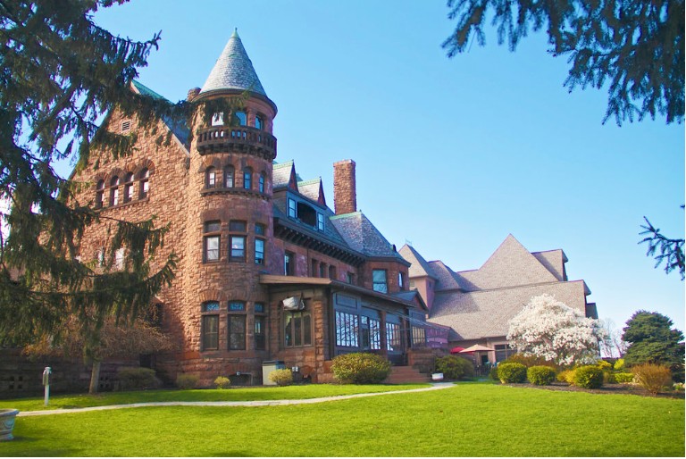 Belhurst Castle was constructed in 1889 and is an excellent example of Romanesque architecture.