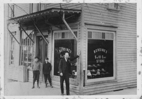 KC Berdine outside of the original store location at Court & Main Streets following the departure of former business partner Lafayette Hunt. 