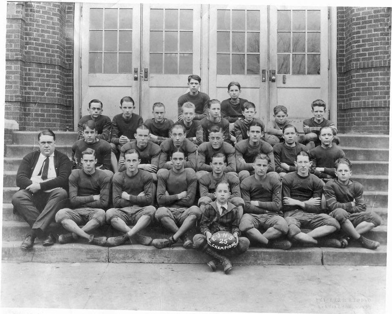 1925 Enslow Junior High School football champions (from "The Huntington You Grew Up In"). 