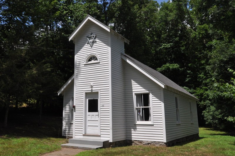 This small clapboarded synagogue was constructed in 1936.