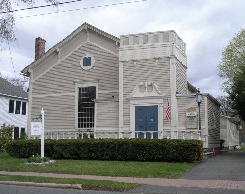 The building originally dates to 1824 and served as a Methodist church until its 1960 acquisition by the Jewish Community Group of Wethersfield.