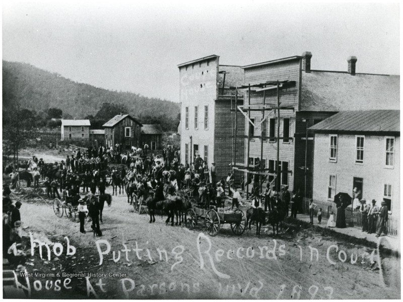 Parsons mob loading court documents into temporary courthouse, located on Second Street in 1893. 