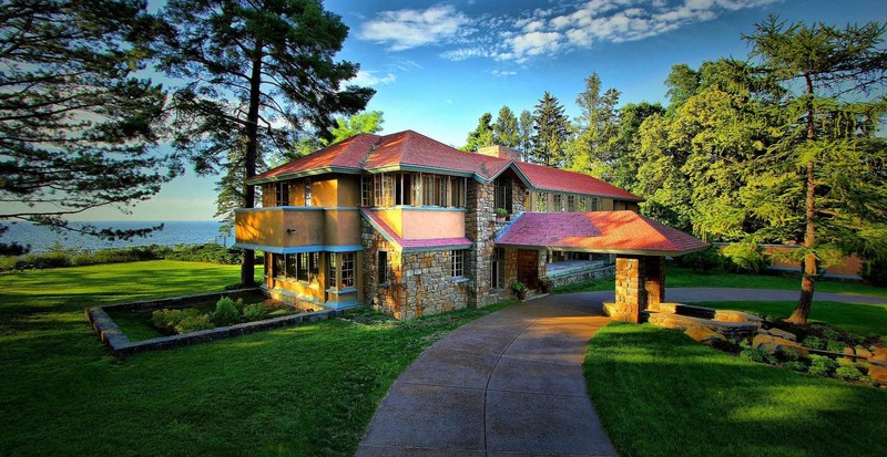 Graycliff was built in 1926 for Isabelle and Darwin Martin. It was designed by Frank Lloyd Wright.