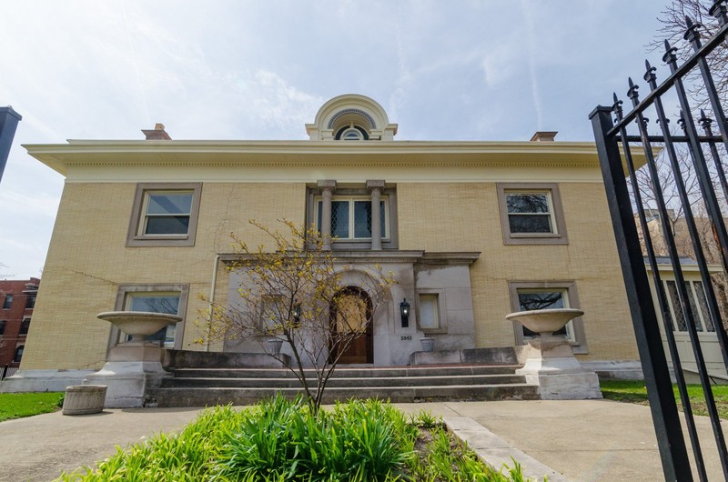 Colvin Mansion, designed by Prairie School Architect, George W. Maher.
