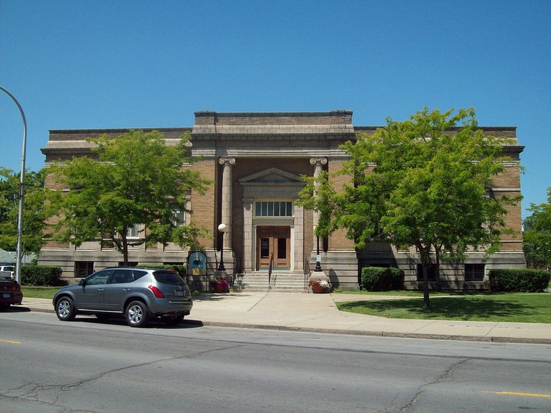 The former Niagara Falls Public Library building was erected in 1904. 