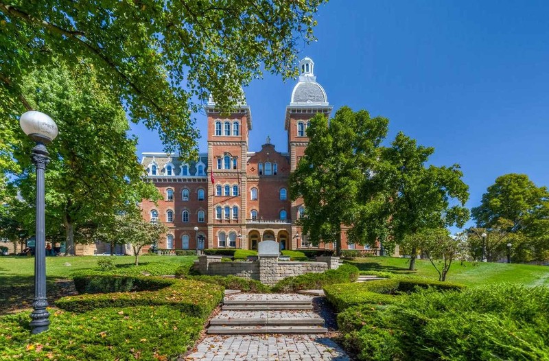 A modern day ground level image of Old Main.